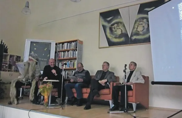 Stojan Lipolt je sinoči v knjižnici gostil Črta Kanonija, Zoltana Jana in Ivka Spetiča 