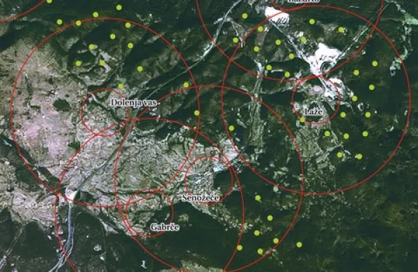 Tako so Laženci s pomočjo strokovnjakov zarisali okrog vasi kroge s polmerom 500 in 2000 metrov. Če bi upoštevali slednje, bi “ostalo” le še nekaj vetrnic (pike zunaj krogov).