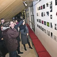 Fotografski del razstave predstavlja zelo različne zvrsti fotografije: studijske, reportažne, avtorske in oglaševalske 