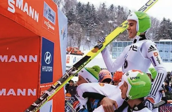 Jerneja Damjana sta iz cilja odnesla Peter Prevc in Robert Kranjec