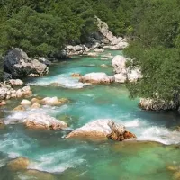 Soča in dolina sta samo ena, nekateri pa bi ju tržili kar s tremi LTO. To je nespametno, opozarjajo turistični ponudniki.