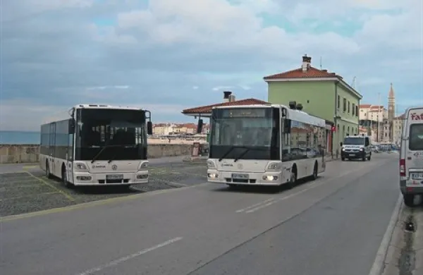  Če se bo potnik na avtobus vrnil v 30 minutah po prvi vožnji, mu sistem druge vožnje ne bo zaračunal