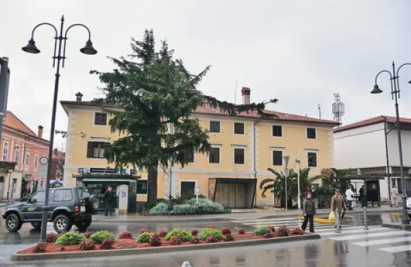 En prostor so oddali, drugega ne