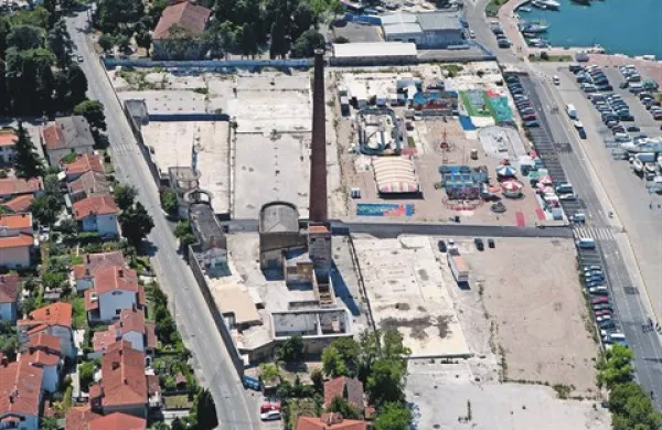 Argolina. Ko bi jo lahko prodali, so zahtevali preveč. Potem je zmanjkalo kupcev. Jo bo kmalu rešila slaba banka? 