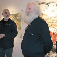  Predsednik društva Vladimir Bačič (levo) in pobudnik kolonij ter  likovni ustvarjalec Franc Golob pred  umetniškim delom Iva Prančiča