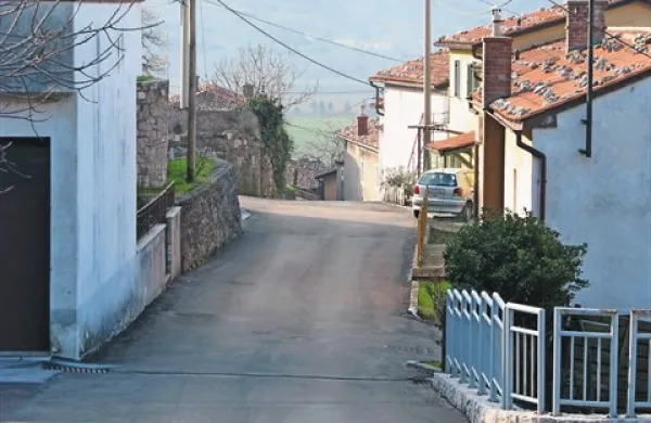 V Žapužah so zgradili približno štiri kilometre javne kanalizacije, prekopane ulice so  že na novo asfaltirali