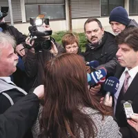 Nekdanjega predsednika uprave Luke Koper, obsojenega na pet let in devet mesecev, je pred sodiščem čakala množica novinarjev, dočakala pa je le njegovega odvetnika Daniela Planinšca