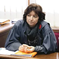 Barbara Milič Rožman: “Sodišču sporoča naslove ne zato, da bi povedal, kje je, temveč, kje ga ni.”