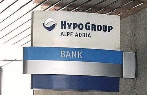 Avstrija je letos za primer pomoči bančne skupine Hypo Group Alpe Adria, prisotne tudi v Sloveniji, rezervirala milijardo evrov, je danes povedal avstrijski finančni minister Michael Spindelegger