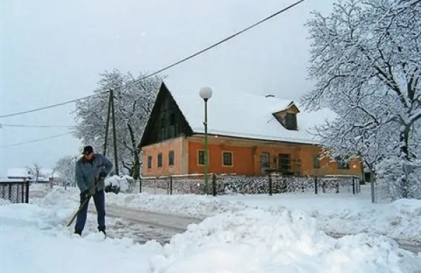 Snežna pošiljka bo v četrtek dodobra pobelila hribe in doline