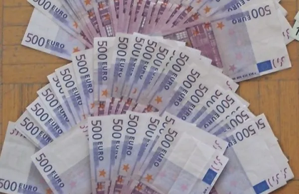 Upokojenca sta obtoženemu za energetsko sanacijo plačala 3500 evrov, a jima denarja ni vrnil
