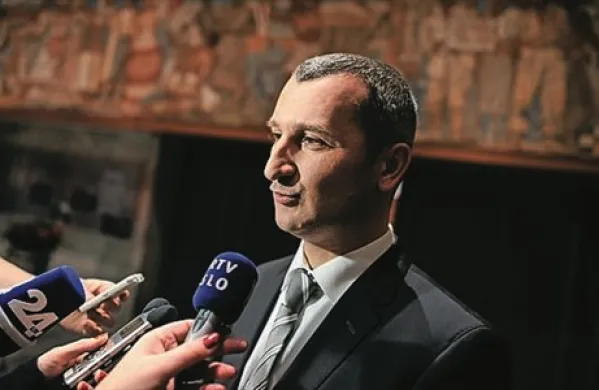 Minister za infrastrukturo in prostor Samo Omerzel je danes v DZ uspešno prestal glasovanje o interpelaciji