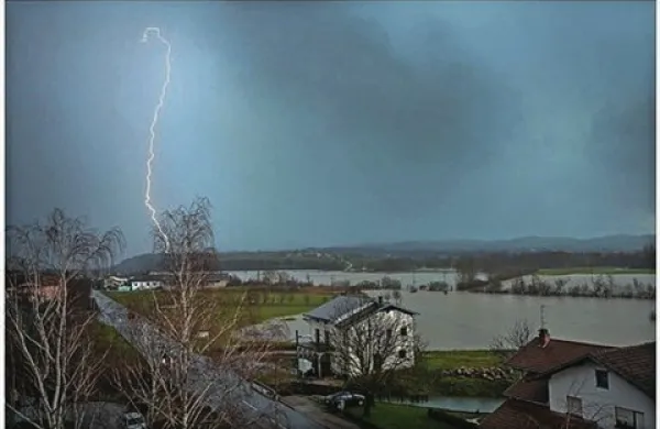 Vipava in Reka bosta poplavljali