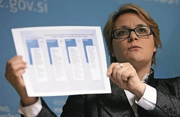 Vlada je danes sprejela izvedbeni načrt programa Jamstvo za mlade, kar je na novinarski konferenci po seji vlade ministrica za delo, družino, socialne zadeve in enake možnosti Anja Kopač Mrak pozdravila