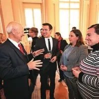 Pahor Knavsu in Krpanu podaril jabolko navdiha