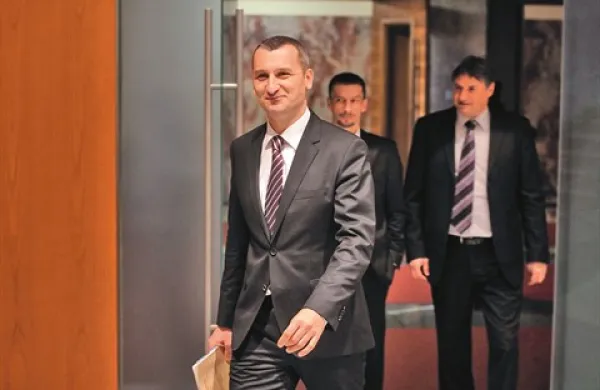Na stran interpeliranega ministra Sama Omerzela se je postavila tudi premierka Alenka Bratušek