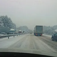 Sneg povzroča težave na primorski avtocesti