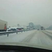 Zaradi snežnih razmer je trenutno nekaj težav na primorski avtocesti