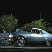 Avtomobil je znamke chevrolet nova, letnik 1970