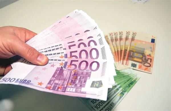 Od podjetnika naj bi zahtevali 300.000 evrov