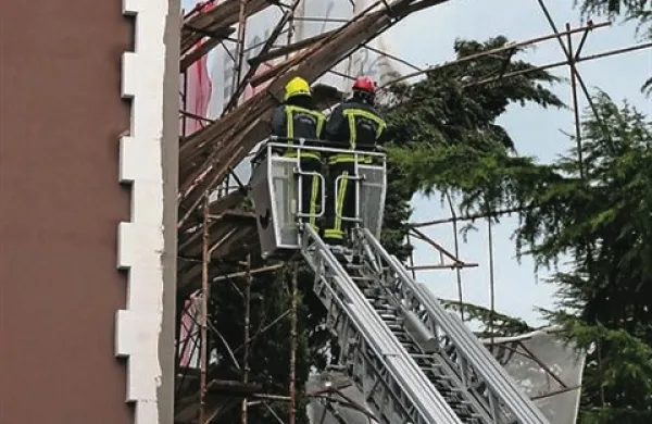 Gradbeni oder bi skoraj tre&scaron;čil na tla
