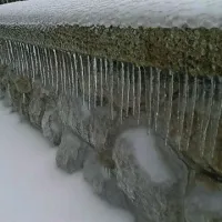 Severna Primorska v primežu snežnih plazov in žleda