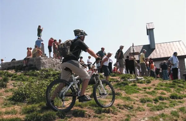 Če  bodo kolesarjenje  prepovedali povsod izven prometnic, bo to hud udarec za kolesarski turizem, ki je   najhitreje rastoč turistični produkt v EU in še bolj v Sloveniji