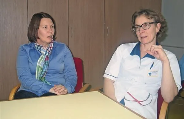 Nadja Vidmar (levo) in Vesna Bizjak, gonilni sili skupine Spominčica za pomoč pri demenci
