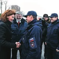 Na koprskem potniškem terminalu je popoldne potekala slovesnost ob dnevu 430. mornariškega diviziona