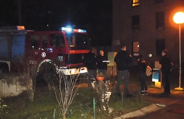 Ko je zagorelo, podnajemnikov ni bilo v stanovanju. O požaru so jih obvestili sosedje.