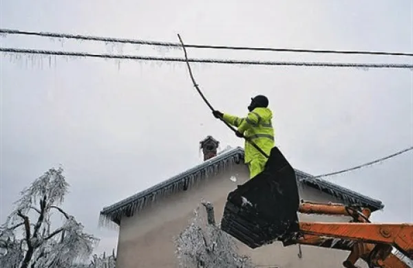 Na Elektru Primorska so ocenili, da je brez električne energije ostalo 11.500 odjemalcev na celotnem območju Primorske in Notranjske