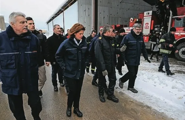 Predaje 27 agregatov se je poleg premierke in obrambnega ministra Romana Jakiča udeležil tudi minister za infrastrukturo in prostor Samo Omerzel