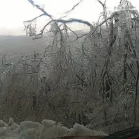Temperature bodo tudi danes in v torek ostale dokaj nizke, zato ni pričakovati, da bi se ledeni oklep začel taliti