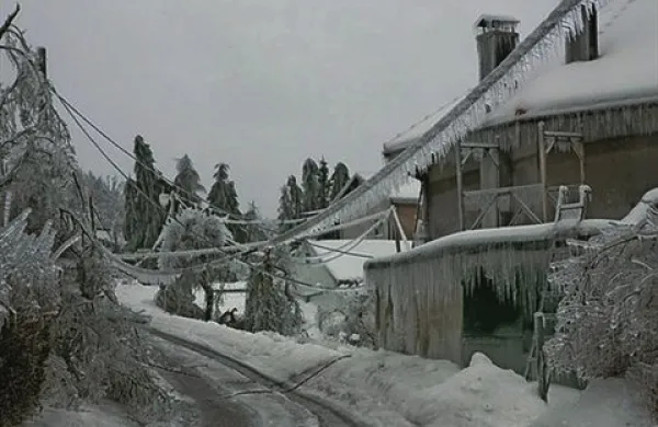 Zaradi izpadov električne energije se je povečalo povpraševanje po prenosnih generatorjih električne energije oziroma električnih agregatih, pri uporabi katerih pa se sprošča tudi smrtno nevaren ogljikov monoksid