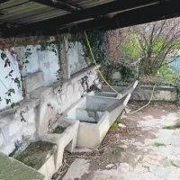 V bližini glavnega izpusta vaške kanalizacije je zanemarjen vodni vir
