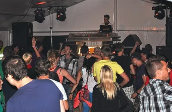 Nekaterim Opajcem ni do sosedstva z bučnimi festivali