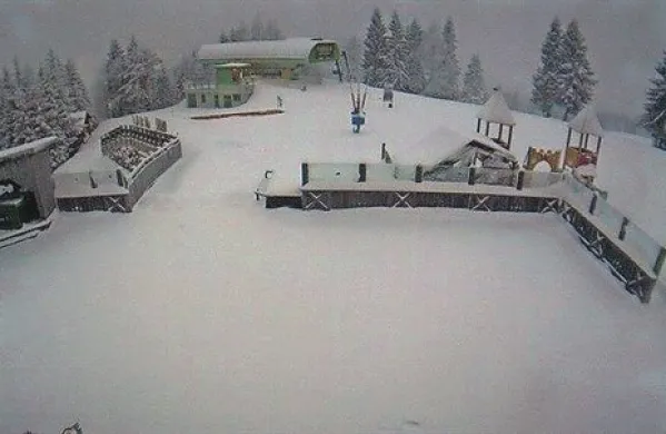 Podoba smučišča nad Cerknim v teh dneh