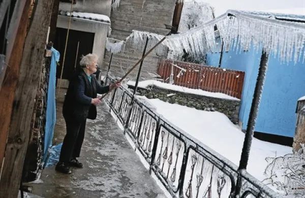   Vremenske razmere in žled povzročajo nove okvare na omrežju