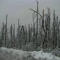 Za gasilci in ostalimi delavci je &scaron;e en naporen dan