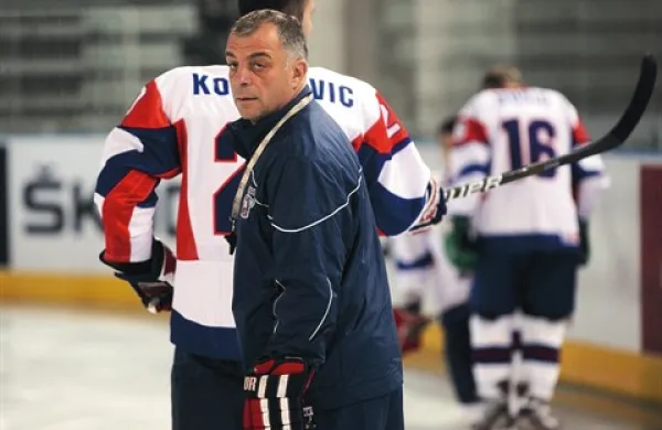Slovenski selektor Matjaž Kopitar (v ospredju) v pričakovanju olimpijskega izziva