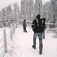 V Tolminskem Lomu so vklenjeni v šest centimetrov debel ledeni oklep, več tamkajšnjih zaselkov je odrezanih od sveta