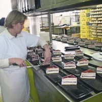 Pekarno in ostalo proizvodnjo v Vopexu so, po petih dneh, zagnali šele v torek pred poldnevom