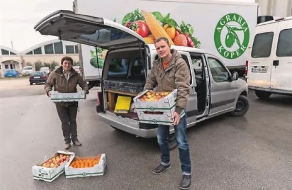 Pomoč ljudem v stiski so ponudila podjetja ...,