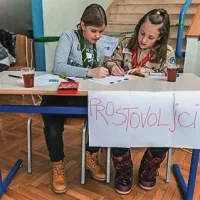 Pomoč prihaja z vseh strani