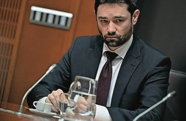 Ko je Franc Pukšič (SLS) želel od Janka Medje (na fotografiji) konkretne odgovore z imeni in priimki, je predsednik komisije sejo zaprl za javnost