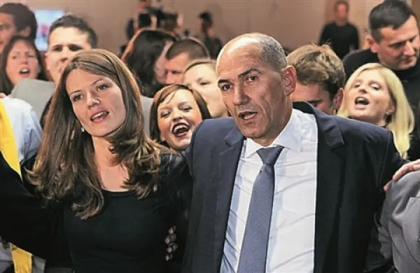 SDS je v parlamentarni postopek vložila novelo zakona o grbu, zastavi in himni Slovenije, s katero bi določili, da je državna himna celotna Zdravljica in ne le njena sedma kitica