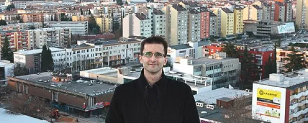 Vasja Badalič: “Mislim, da oznaka islamski skrajneži ni primerna. Na zahodu je postala nekako  samoumevna, z njo  diskreditirajo in demonizirajo Islam. Ko  kakšen zločin zagrešijo ameriški ali evropski vojaki, jih zahodni mediji ne ožigosajo za