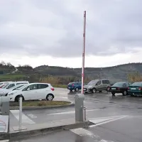 Na  parkirišču Fakultete za vede o zdravju  bo kmalu parkiralo 60 zaposlenih v izolski bolnišnici, kar bodo   občutili predvsem študentje. Za zaposlene na fakulteti  bo ostalo dovolj  prostora. 