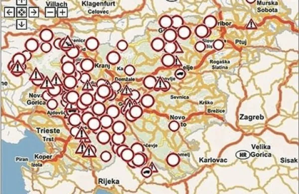 Podrta drevesa in električni drogovi, poledica in zimske razmere so vzrok, da so zaprte številne ceste