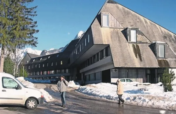 Nekdanji zaposleni ne verjamejo, da bi bilo mogoče hotel Kanin, ki ga nihče ne vzdržuje, v kratkem odpreti